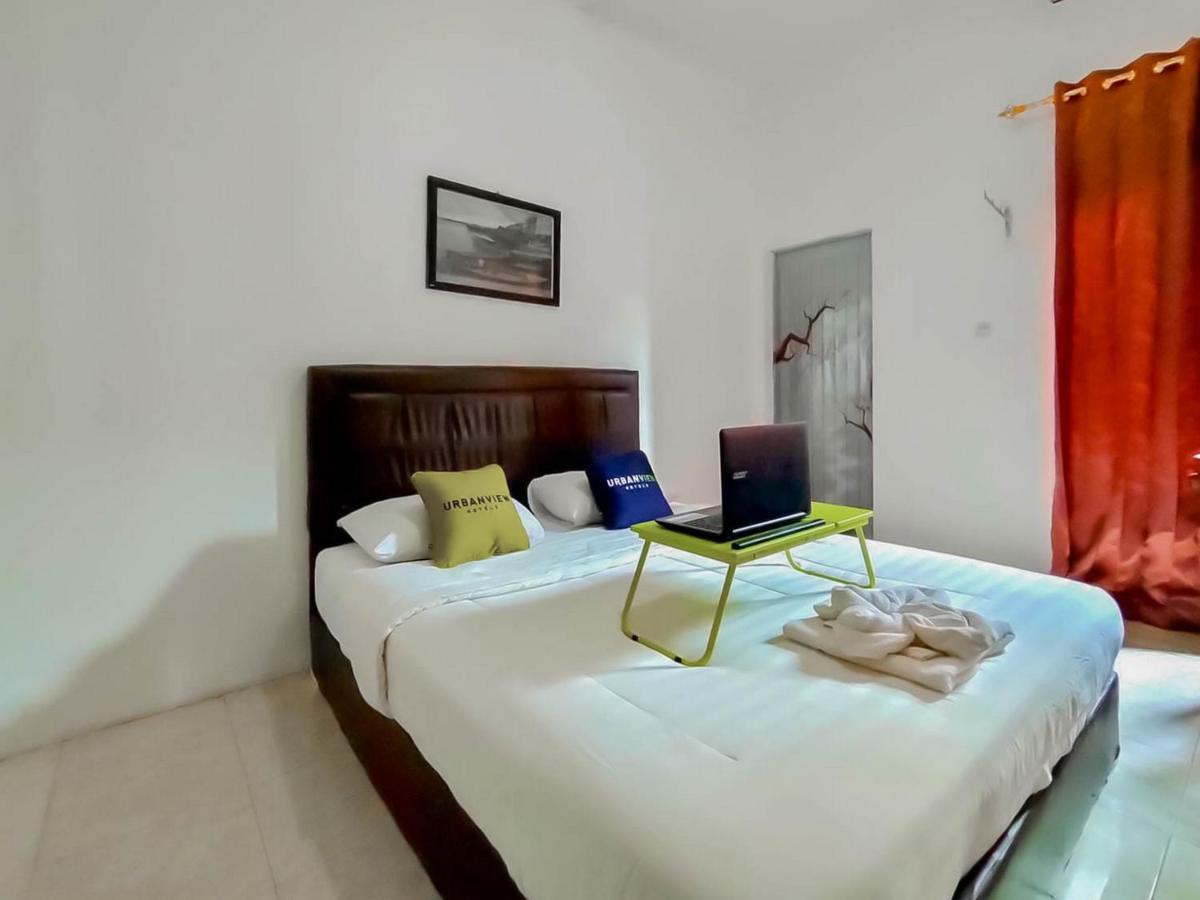 Urbanview Hotel Bagoes Sintang By Reddoorz Eksteriør bilde