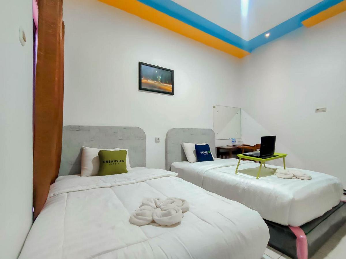 Urbanview Hotel Bagoes Sintang By Reddoorz Eksteriør bilde