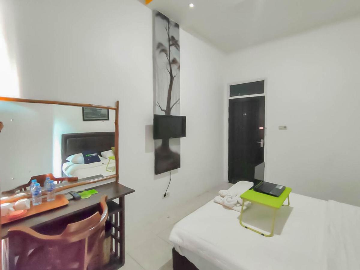 Urbanview Hotel Bagoes Sintang By Reddoorz Eksteriør bilde
