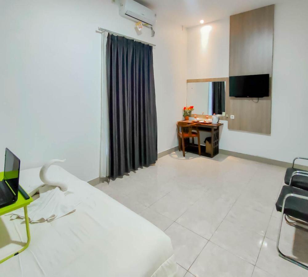 Urbanview Hotel Bagoes Sintang By Reddoorz Eksteriør bilde