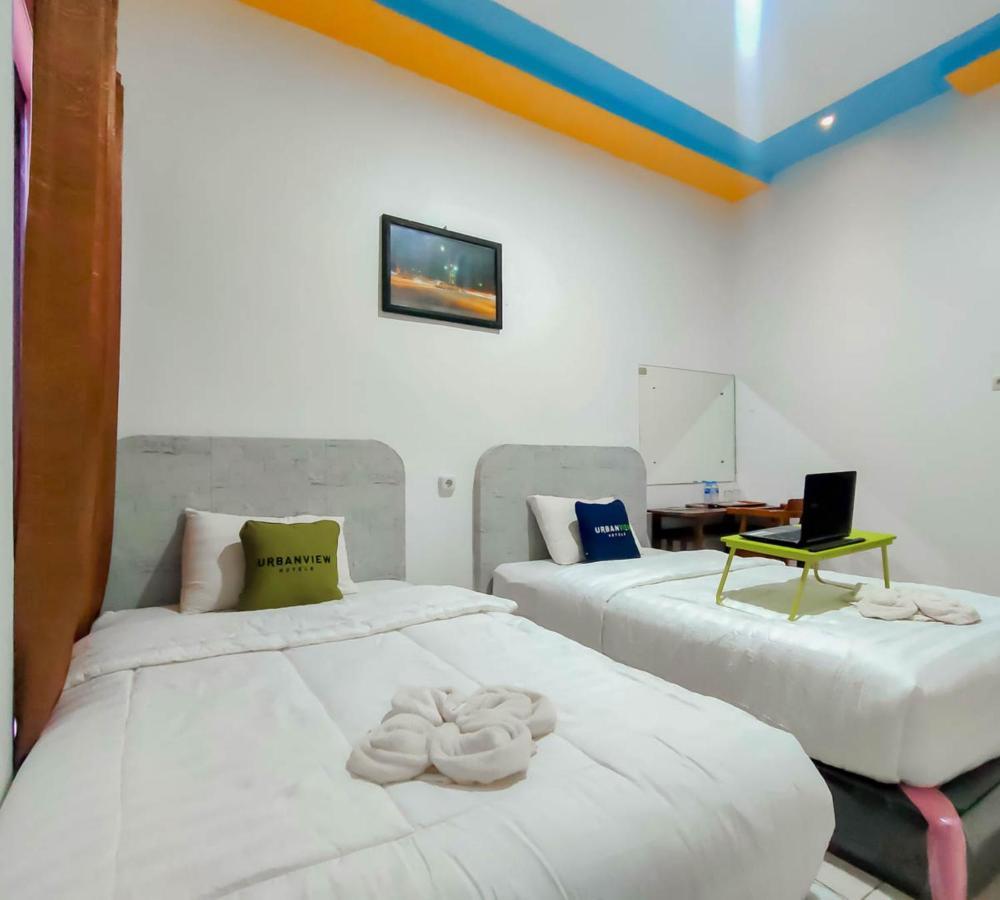 Urbanview Hotel Bagoes Sintang By Reddoorz Eksteriør bilde