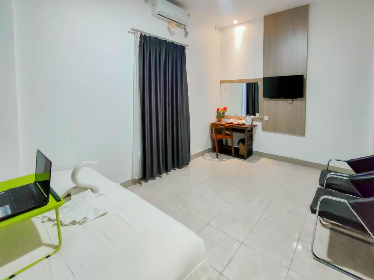 Urbanview Hotel Bagoes Sintang By Reddoorz Eksteriør bilde