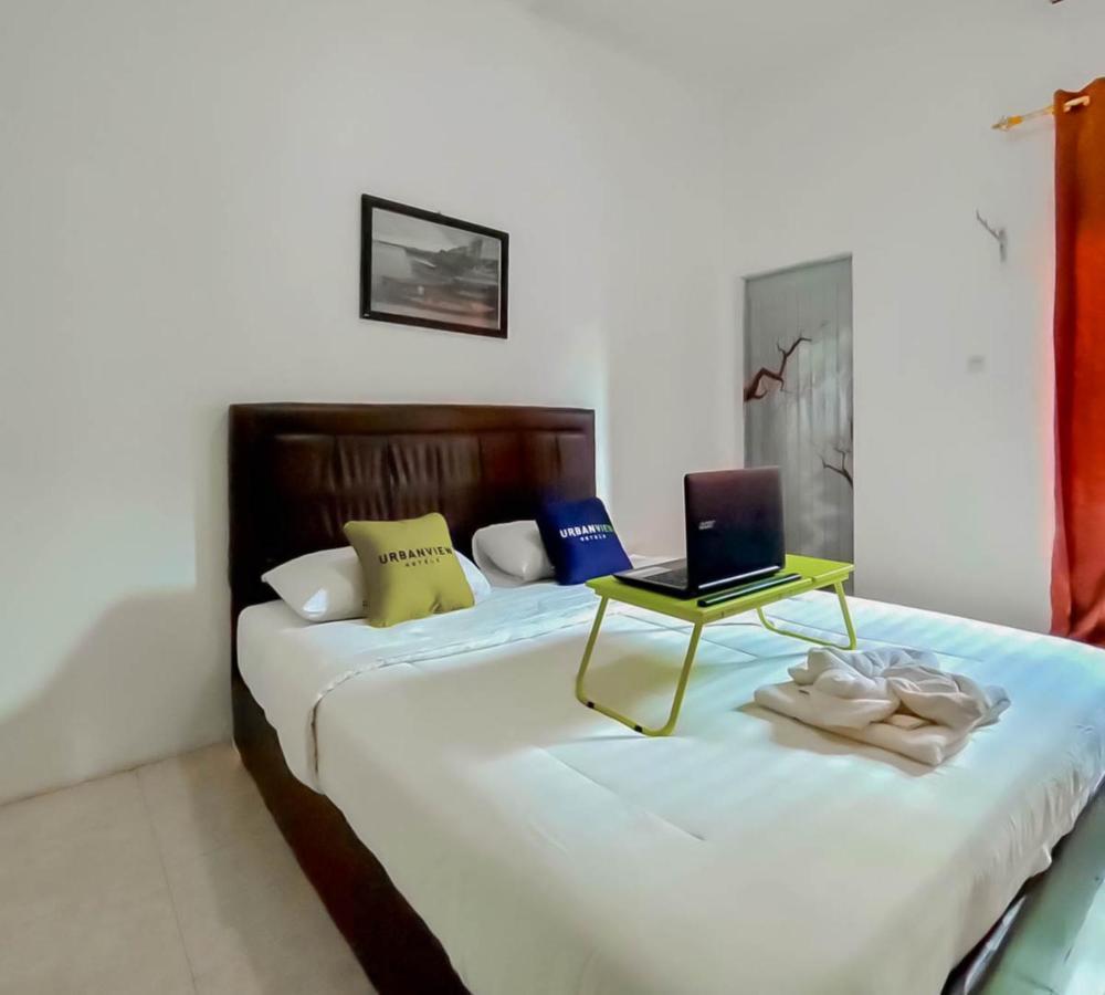 Urbanview Hotel Bagoes Sintang By Reddoorz Eksteriør bilde